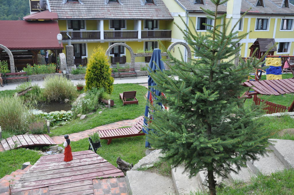 Cabana Claris Văliug Eksteriør bilde